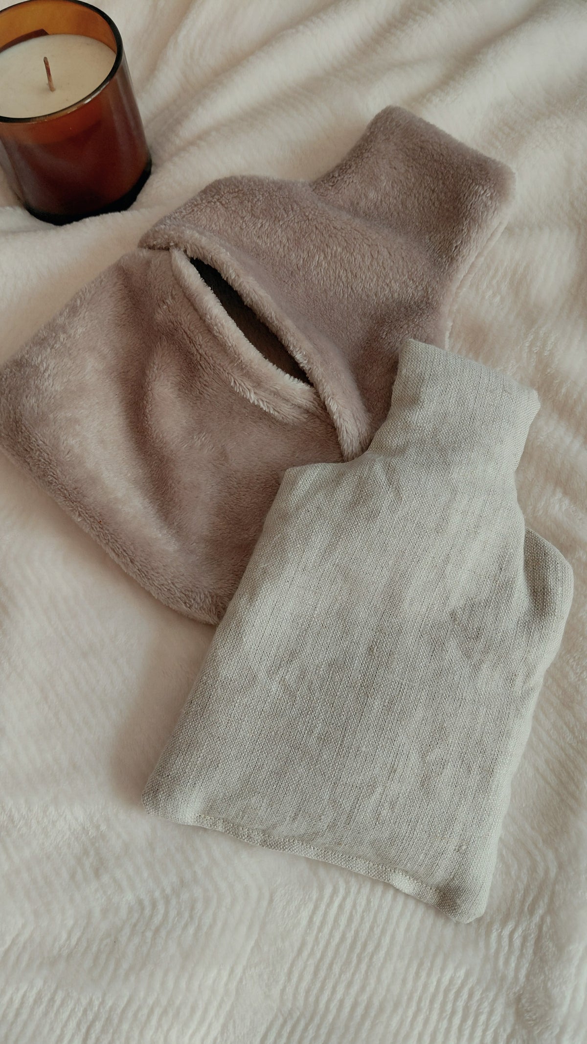 Bouillotte seche grand format avec housse en polaire minky et sac de graines de lin à l'intérieur à réchauffer. Parfait pour l'automne/ hiver pour se réchauffer ou détendre une douleur musculaire