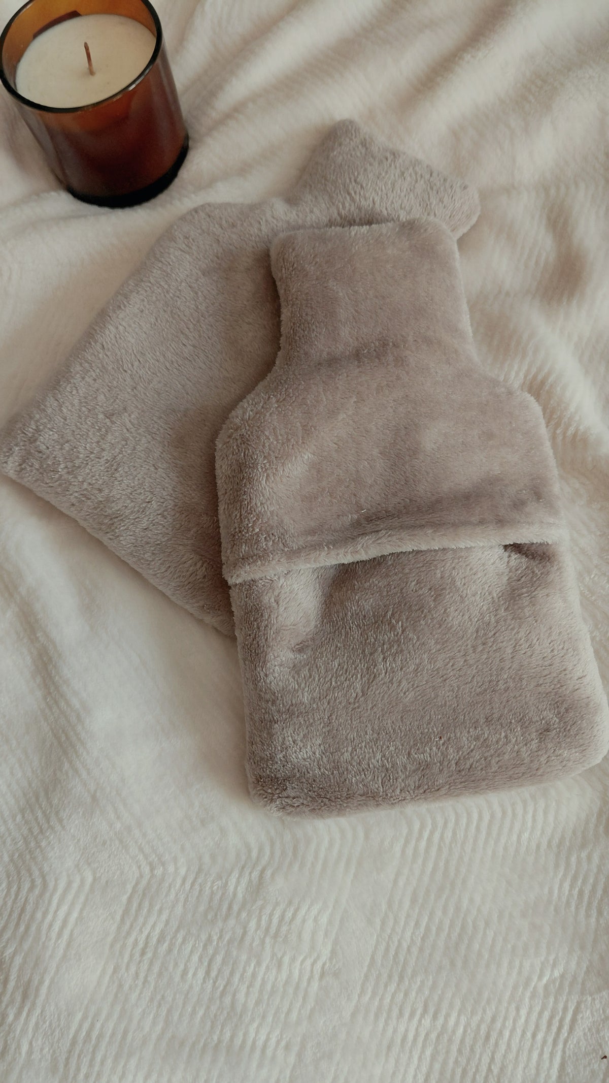 Bouillotte seche grand format avec housse en polaire minky et sac de graines de lin à l'intérieur à réchauffer. Parfait pour l'automne/ hiver pour se réchauffer ou détendre une douleur musculaire