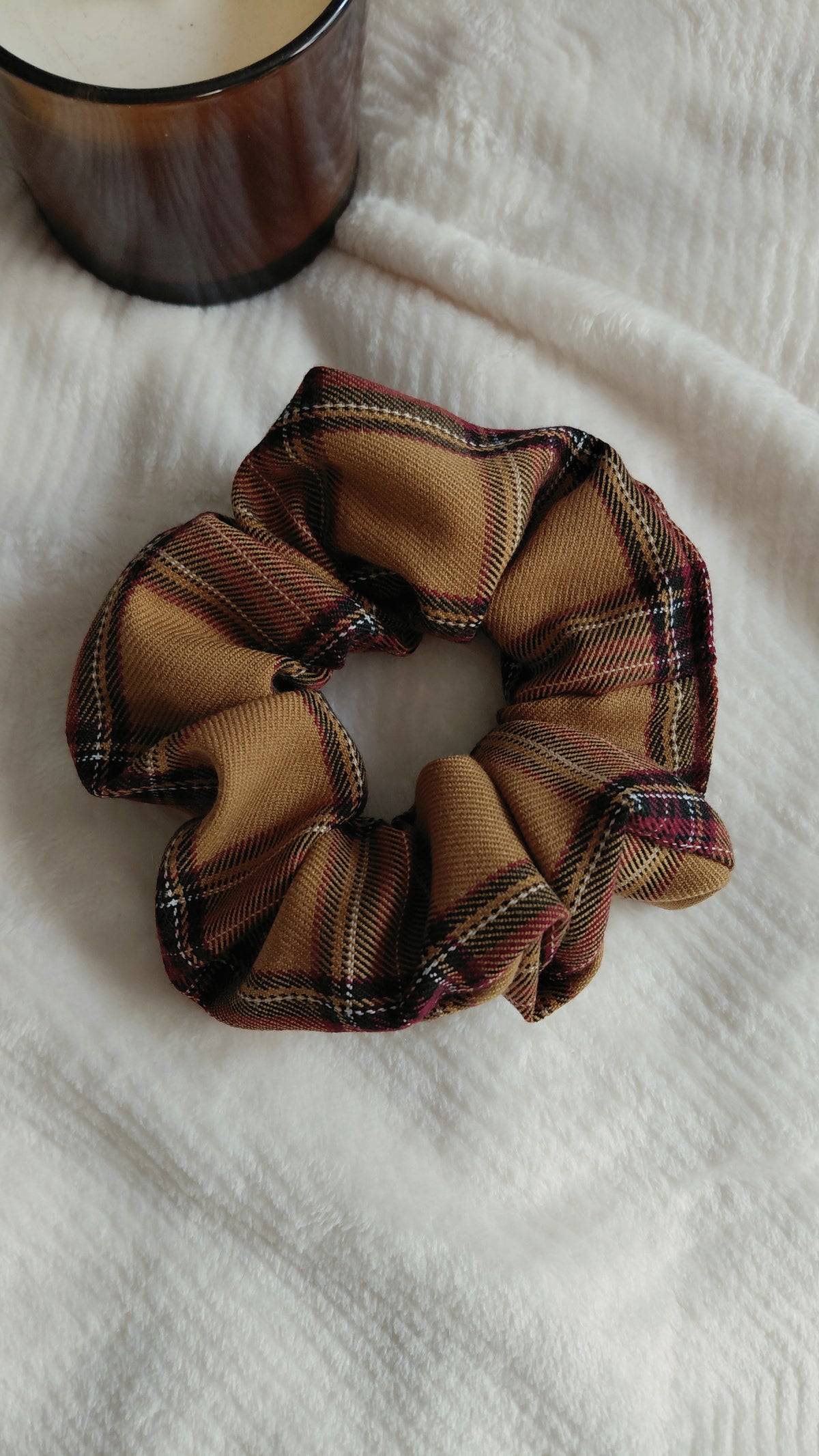 Chouchous de la collection Automne. Disponibles en plusieurs coloris : gaze de coton écru avec pampilles dorées, tartan marron ou tartan vert 