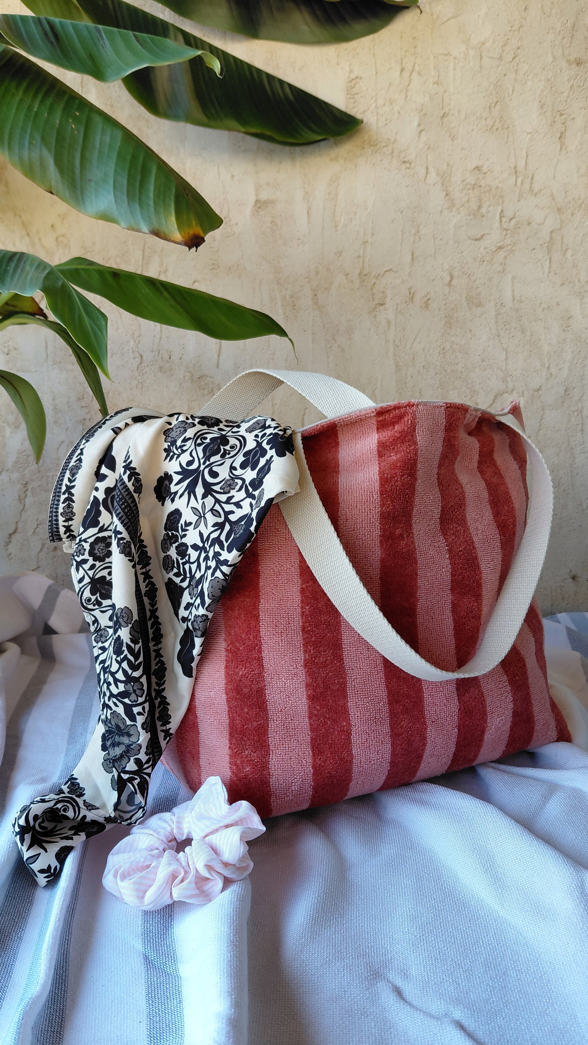Sac de plage en éponge bambou à rayures corail et interieur déperlant 